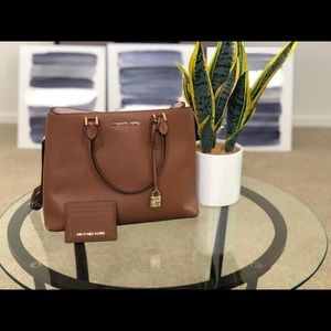 MICHEAL KORS CROSSBODY AND CARD HOLDER